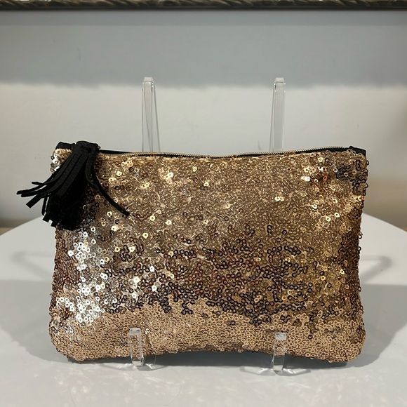 ipsy Handbags - Ipsy Gold Sequin Pouch Like New